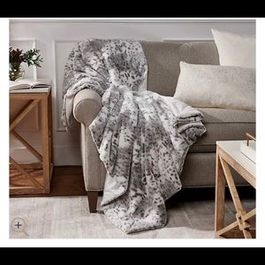 Dennis Basso FAUX FUR THROW 60" x 70" Luxury Plush ❤️❤️❤️❤️